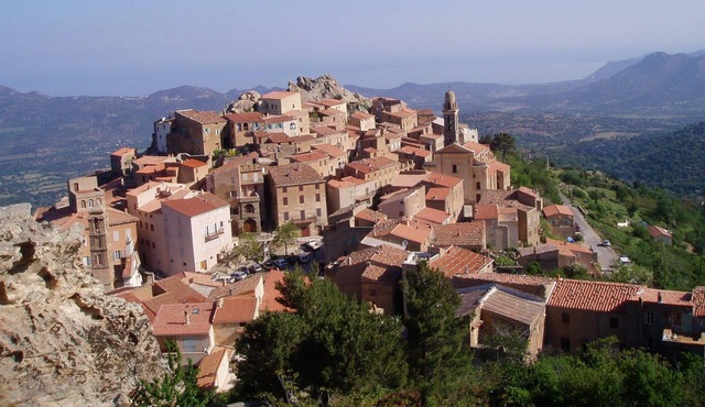 charming house in the heart of a typical village near Ile Rousse