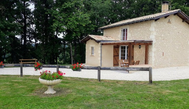 Charming house in the forest near Eymet, pets allowed