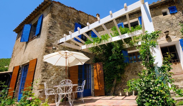 Charming house in the village of Ramatuelle with garden