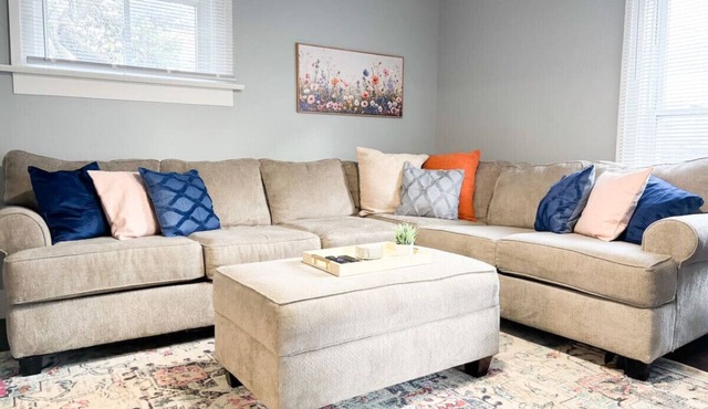 Charming House in the Heart of Downtown Troy!