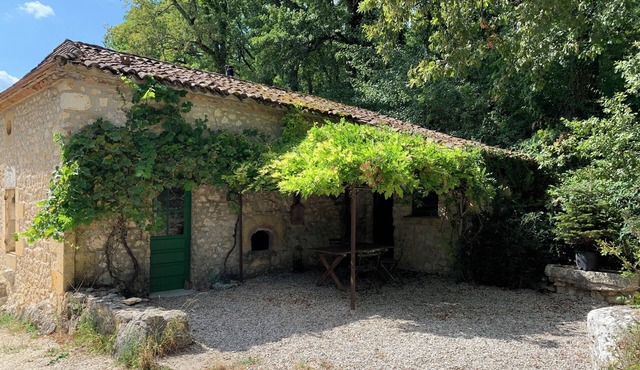 Charming house in the middle of 20 hectares of forest and meadows