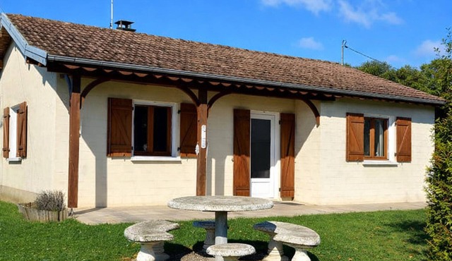 Charming House in Venisey - Tranquility and Pets Allowed