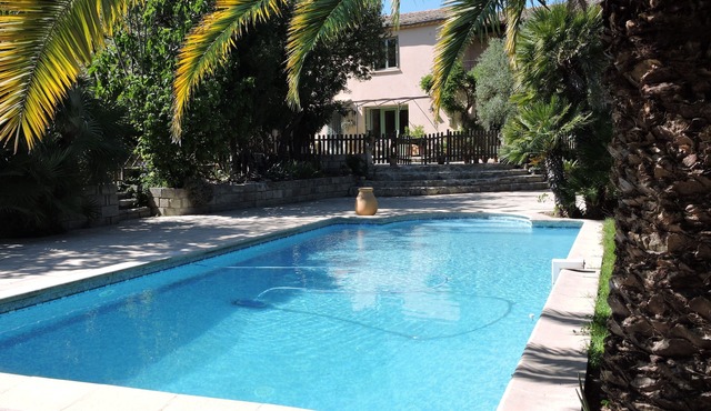 Charming house, Large swimming pool, landscaped garden, sunny, quiet, near beach