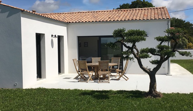 Charming house near La Rochelle and the islands