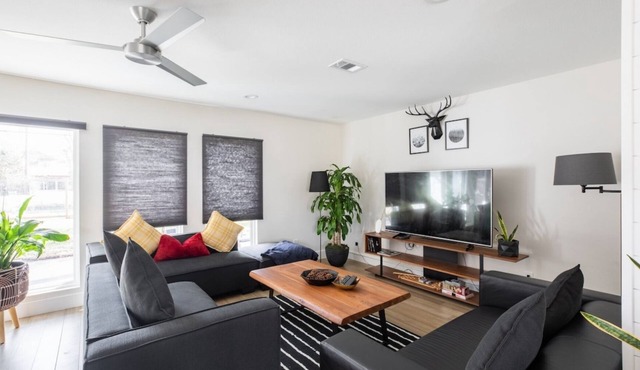 Charming House near MedCenter, NRG, Galleria, Downtown - 3 bedroom& 2 bathroom