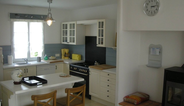 Charming house near the beach, detached, not overlooked, WIFI.