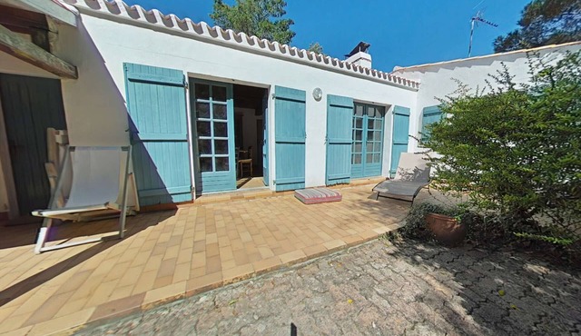 Charming house near the beach with Wi-Fi and private parking