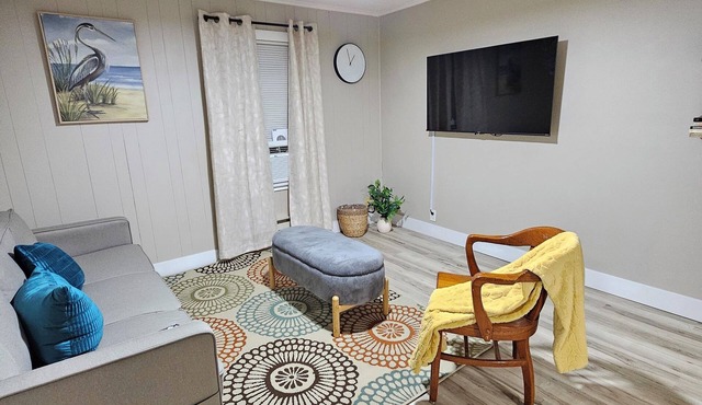 Charming House on EIU Campus, Near Sarah Bush Hospital