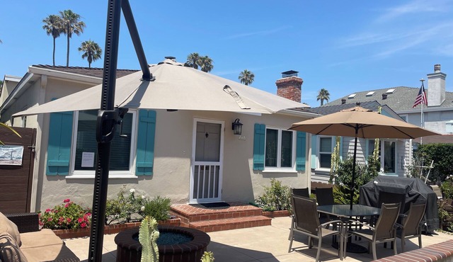 Charming House on Quiet South Mission Beach Court! Steps from the water!