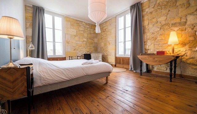 Charming house on the banks of the Garonne 20 minutes from Bordeaux