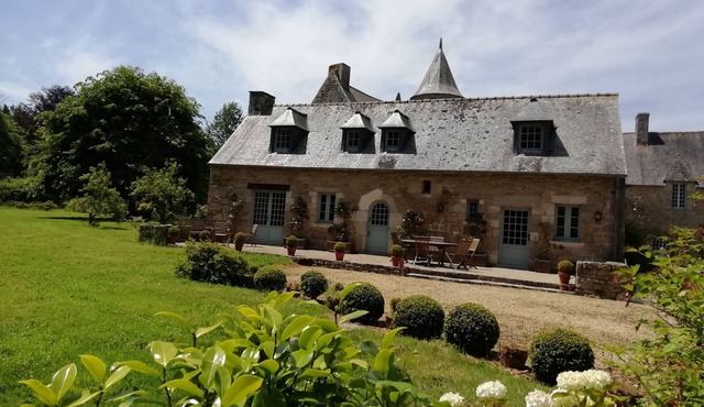 Charming house on the Manoir de Kerguéréon estate