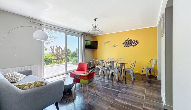 Charming house on the heights of St Jacques with sea view