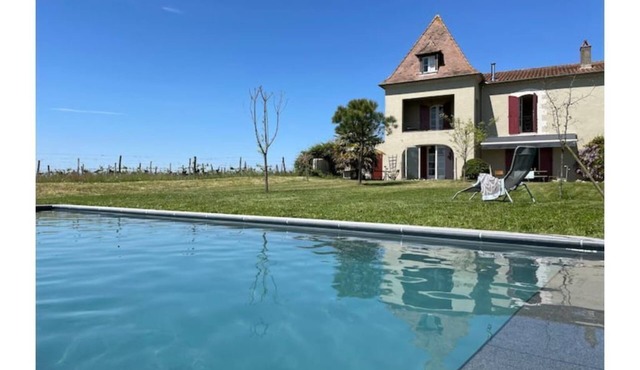 Charming house overlooking the vineyards for 6 people or 8 on request