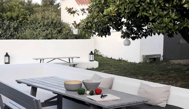 Charming house Saint Sauveur, Ile d'Yeu, Garden, village and shops