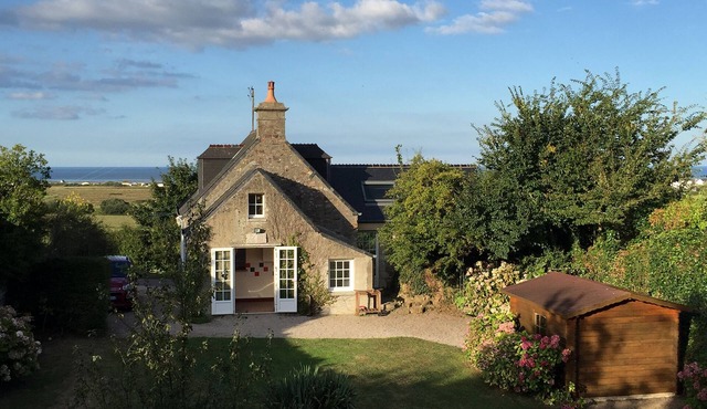 Charming house, sea and garden view, close to the D-Day landing beaches, sleeps 6