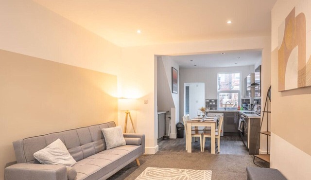 Charming House Sleeps 5 Free Parking Fast Wifi