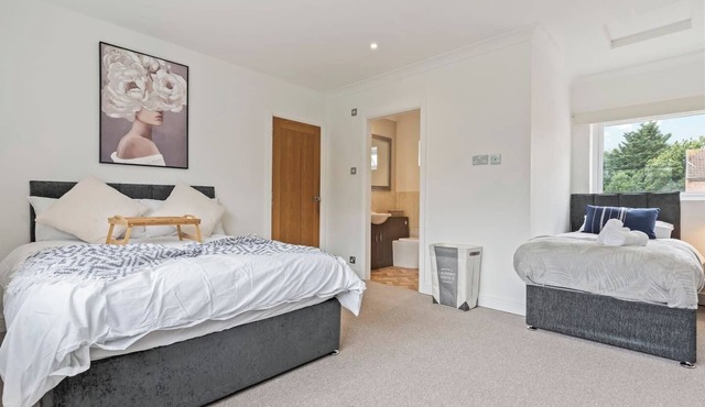 Charming House Sleeps 9 Pool Table Large Garden Driveway Parking