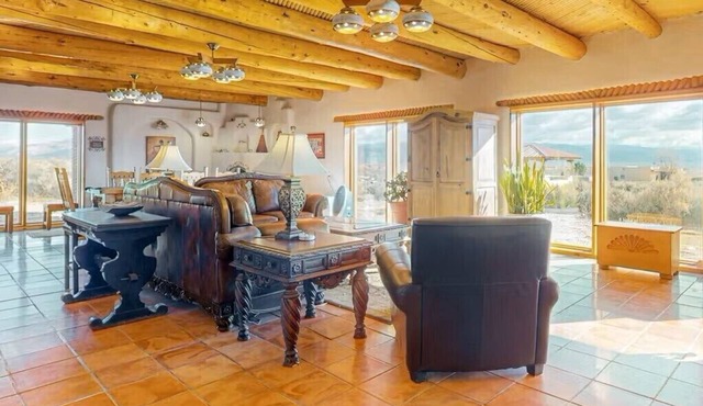 Charming house, stunning views with 4 bedrooms, 2 bath, hot tub, AC and WiFi