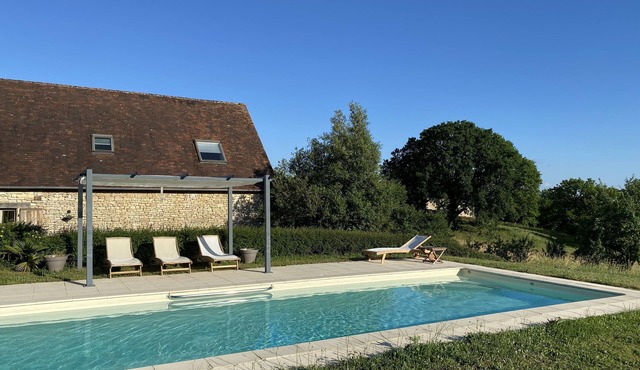 Charming house surrounded by fields with beautiful swimming pool in Haut-Quercy
