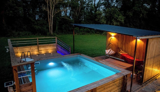 Charming house, terrace, swimming pool, Jacuzzi, trampoline and ping pong table