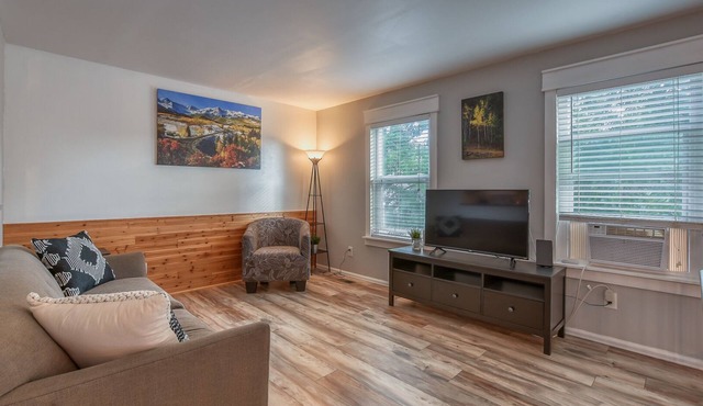 Charming House in Colorado Springs w/Private yard