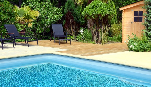 Charming house with seaside pool, WIFI, fully equiped kitchen, enclosed garden