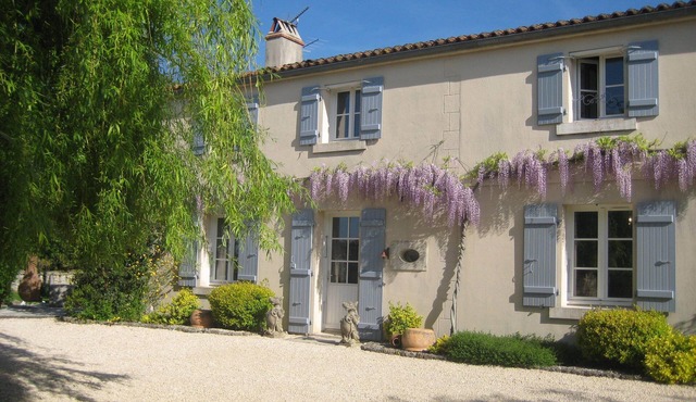 Charming house with private pool in the center of the historic village.
