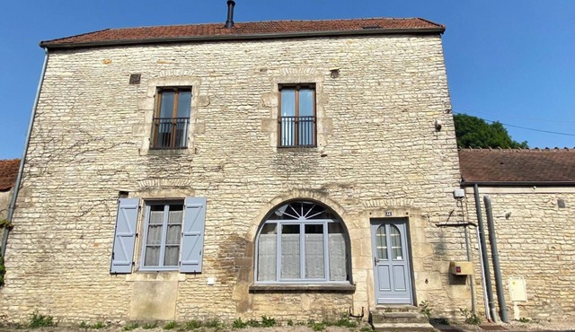 Charming house with swimming pool in Burgundy