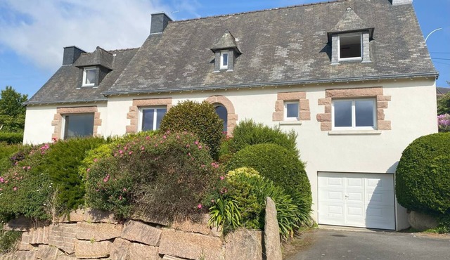 Charming house with enclosed garden, terrace in PERROS-GUIREC