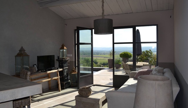 Charming house with swimming pool in exceptional setting