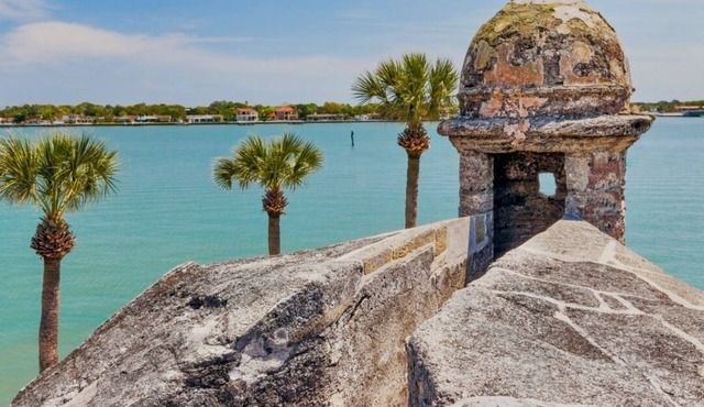 Charming house with free WiFi, AC min from hospital min from historical downtown