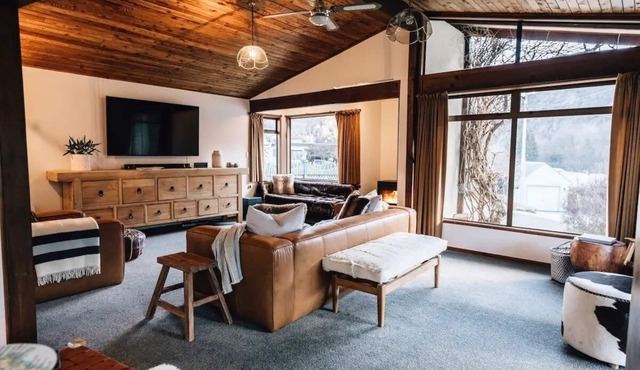 Charming House With all the Home Comforts