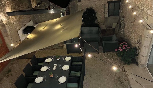 Charming house with a private courtyard, foosball table, and barbecue – Near Chambord