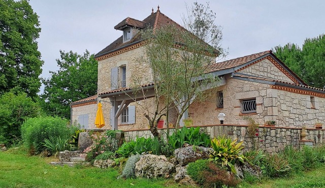 Charming house with dovecote, swimming pool and garden.