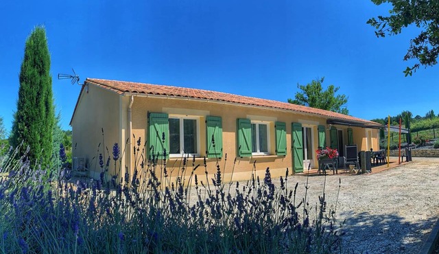 Charming house with enclosed garden and pet-friendly, Neuvic