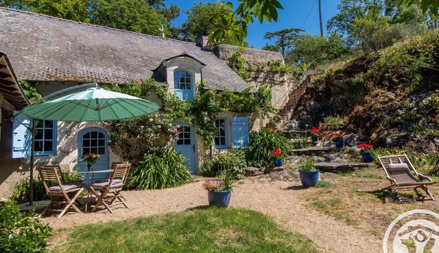 Charming house with enclosed garden near the Louet river