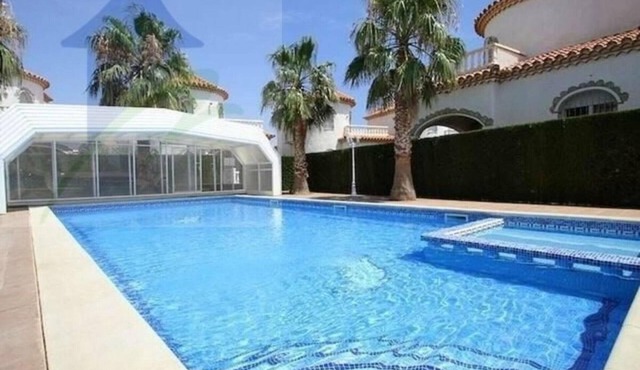 Charming House with Private Garden, Pool, and BBQ in Miami Playa