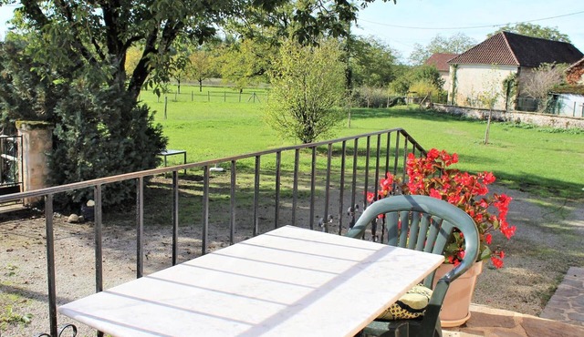 Charming house with fireplace and enclosed garden in the heart of the Périgord