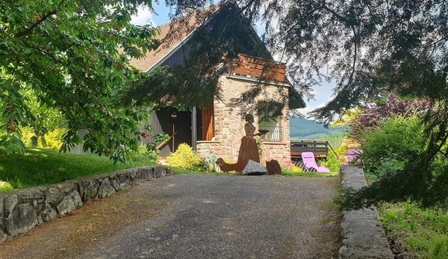 charming house with its outbuilding in a green setting