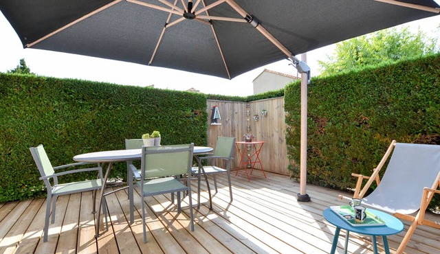 Charming house with private terrace, near beach and shops