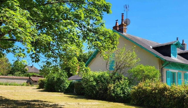 Charming house with large garden, in the heart of a village near Nevers