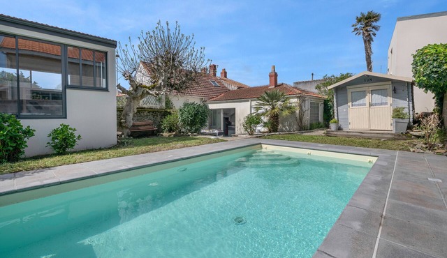 Charming house with swimming pool in Préfailles