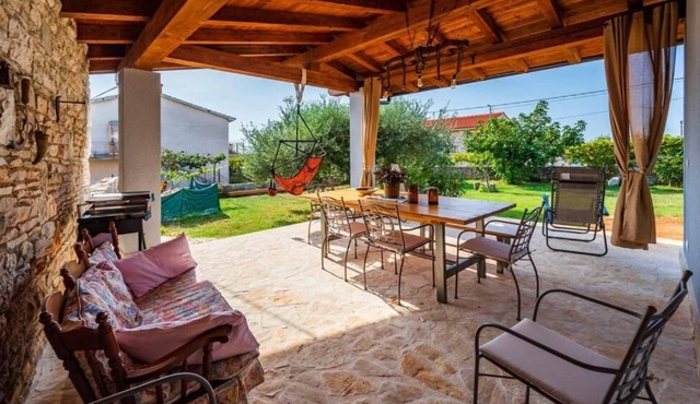 Charming house with garden and BBQ in Galizana