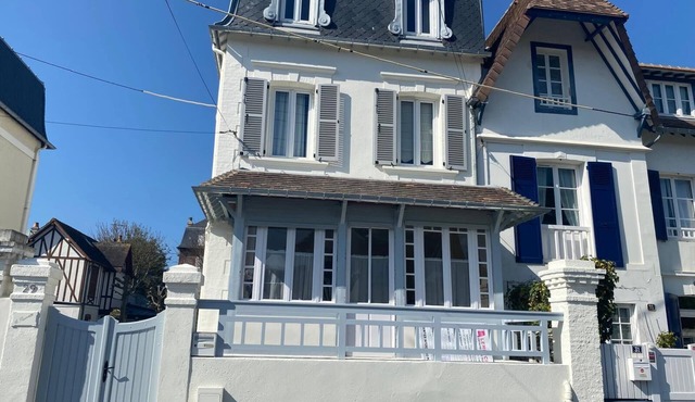 Charming house with garden 2 minutes walk from the beach