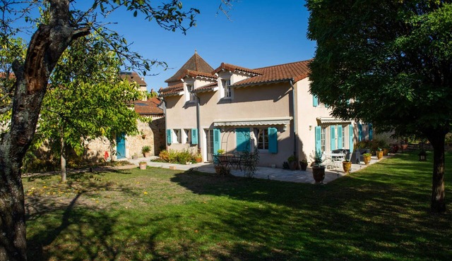 Charming house with garden – Cluny Downtown