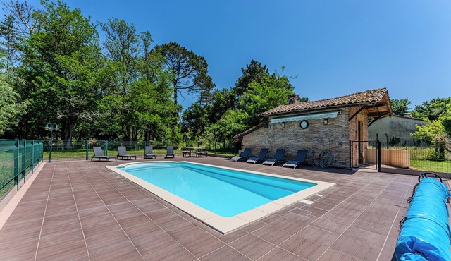 Charming House with Heated, Secured Pool & Ideal Setting for Family and Friends