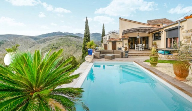Charming house with infinity pool in the Cévennes.