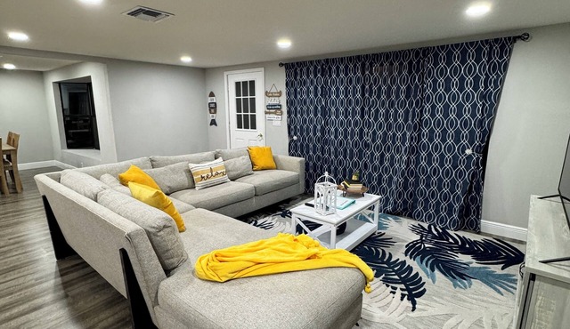 Charming house with lake. Welcome to a great place with lots of room for fun.