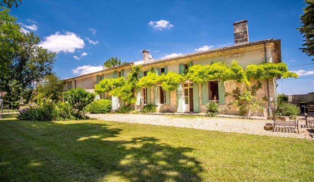 Charming house with large heated swimming pool near Saint-Emilion