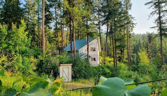 Charming house with orchard and pond close to Flathead Lake
